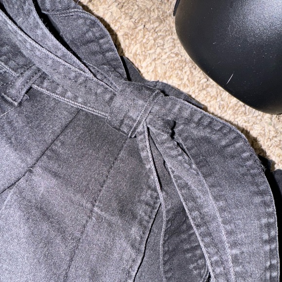 Woman’s high waisted Black Jean shorts - Picture 5 of 6